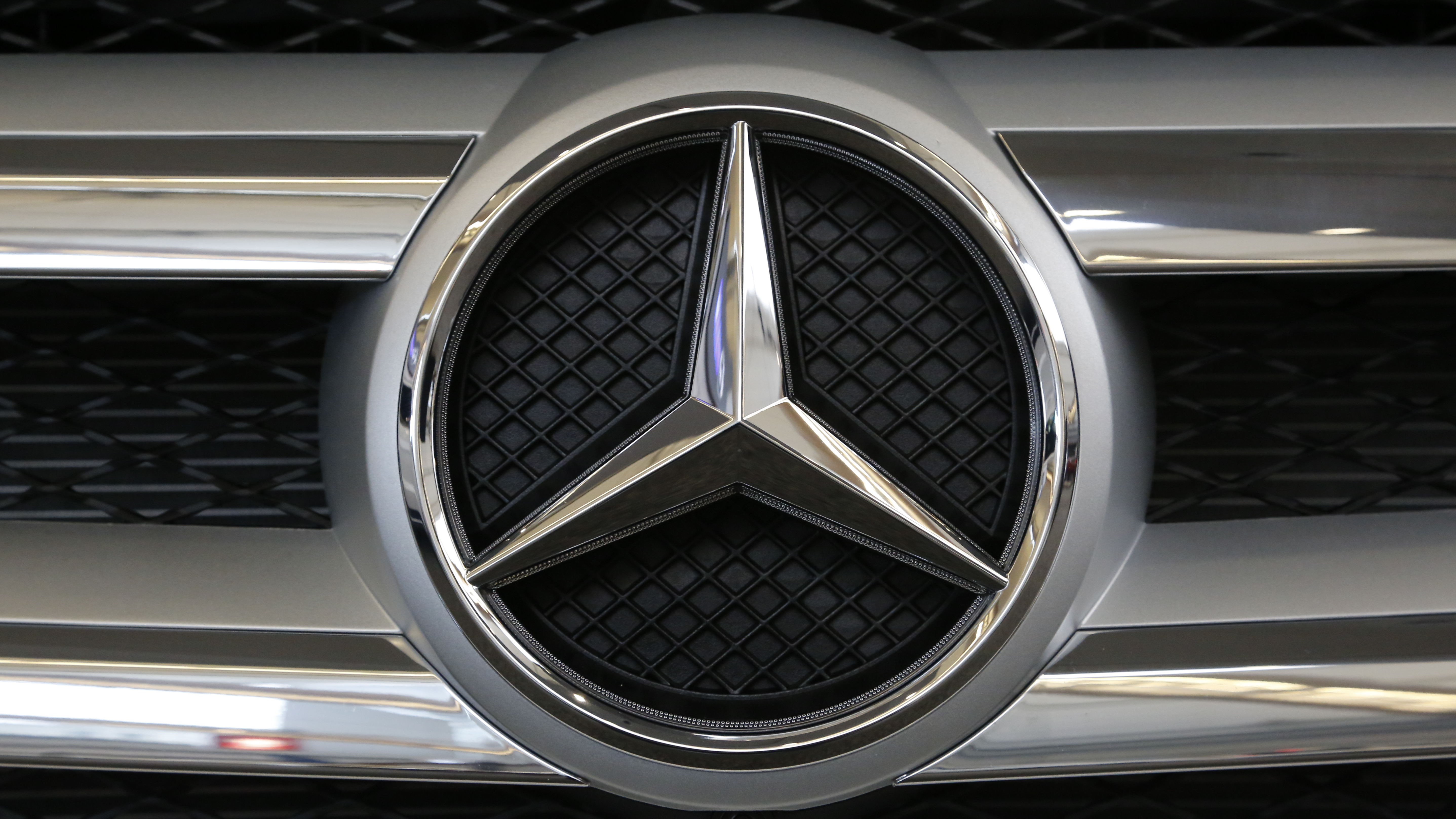 2019 year - Mercedes-Benz apologized to China for posting a Dalai Lama quote 2019 year